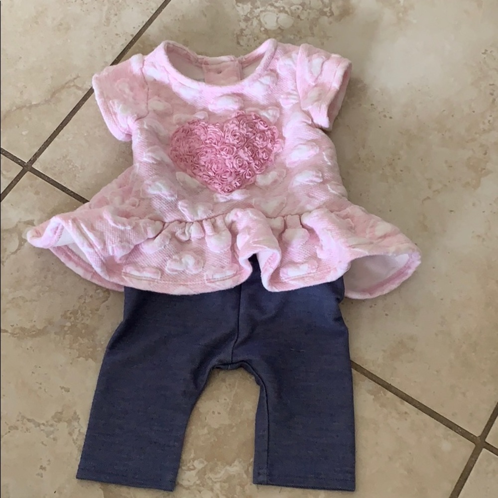 Pippa & Julie heart top outfit.